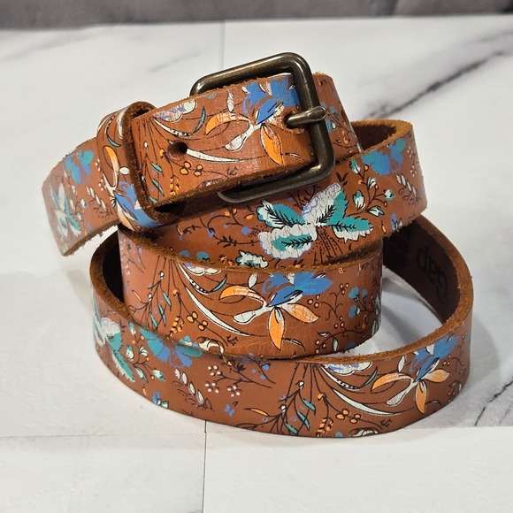 GAP Accessories - GAP Womens Medium Brown Leather Belt Ditsy Floral Vachetta Brass Buckle Skinny